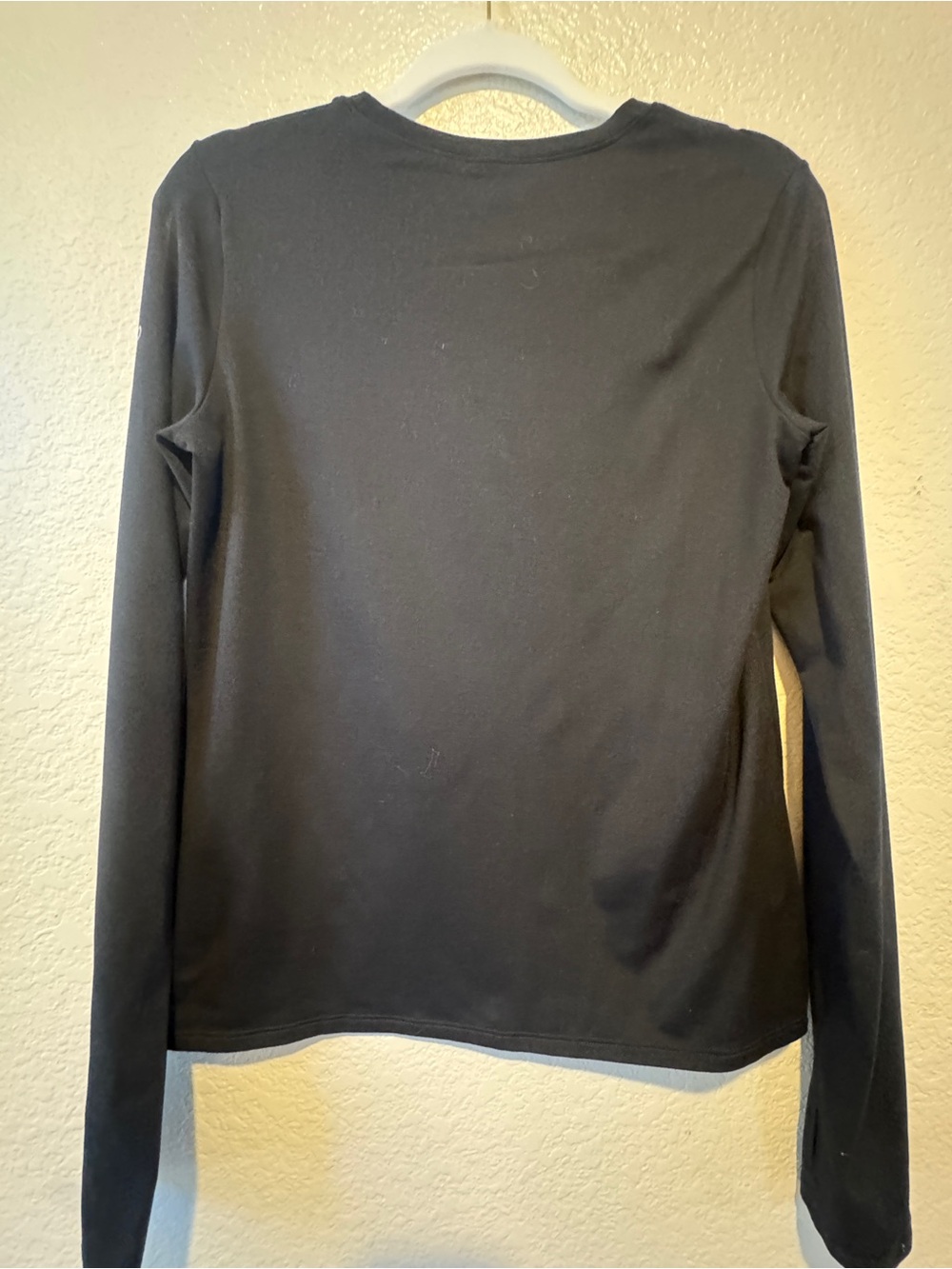 ALO Yoga AloSoft Black Long-Sleeve Performance Tee - M - Picture 4 of 7